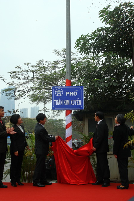 Gắn biển tên phố Trần Kim Xuyến, liệt sĩ nhà báo TTXVN ảnh 11